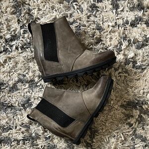 Sorel Taupe Chelsea Boots with Black Lug Soles